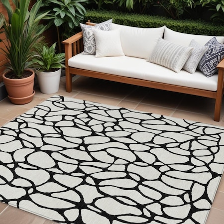 Homeroots 9' X 12' Ivory And Black Geometric Washable Indoor Outdoor Area Rug 599206