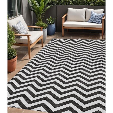 Homeroots 5' X 8' Black And Ivory Chevron Washable Indoor Outdoor Area Rug 595296