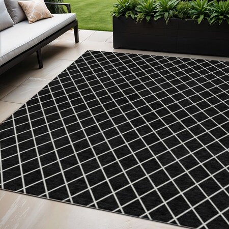 Homeroots 5' X 8' Black And Ivory Geometric Washable Indoor Outdoor Area Rug 596082