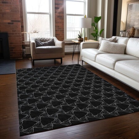 Homeroots 8' X 10' Black And White Geometric Washable Indoor Outdoor Area Rug 613545