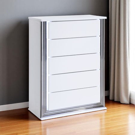 Homeroots 49" White Wood Lighted Five Drawer Dresser 564702