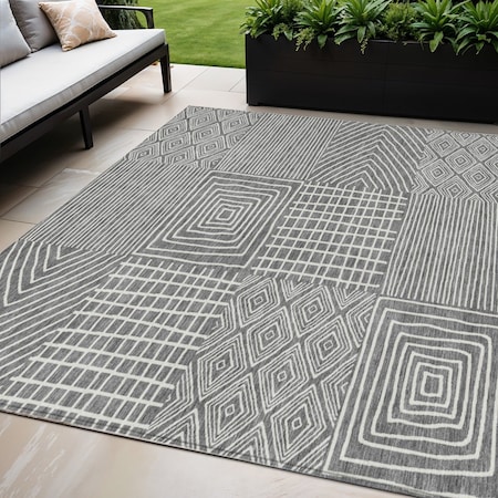 Homeroots 5' X 8' Charcoal And Ivory Geometric Washable Indoor Outdoor Area Rug 600733