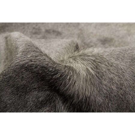 Homeroots 5 x 7 in. Cowhide Rug - Grey 317304
