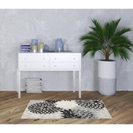 Homeroots 3' X 5' Black And White Floral Power Loom Area Rug 521642