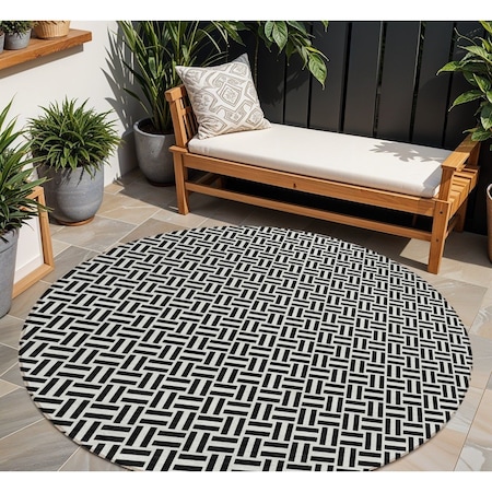 Homeroots 8' Black And Ivory Round Geometric Washable Indoor Outdoor Area Rug 594445