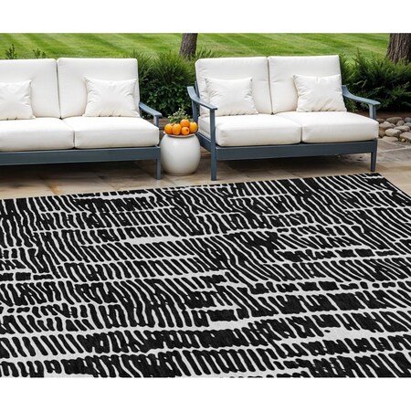 Homeroots 8' X 10' Black And Ivory Abstract Washable Indoor Outdoor Area Rug 588495