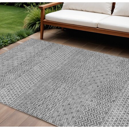 Homeroots 10' X 14' Gray And Silver Chevron Washable Indoor Outdoor Area Rug 612267