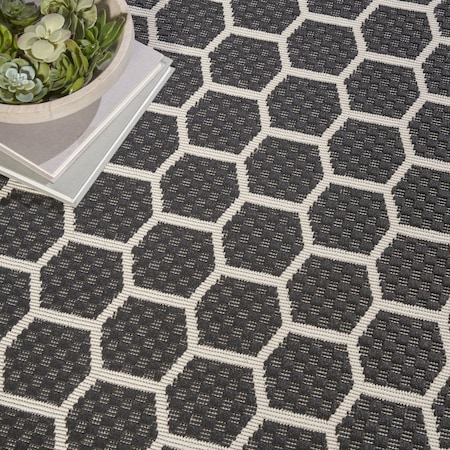Homeroots 8' Black And Ivory Geometric Indoor Outdoor Area Rug 556309