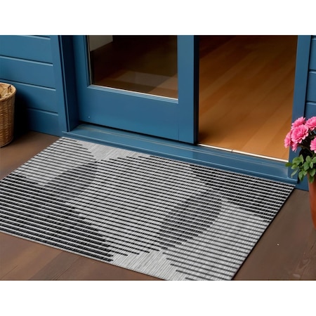 Homeroots 3' X 5' Gray And Black Geometric Washable Indoor Outdoor Area Rug 597637