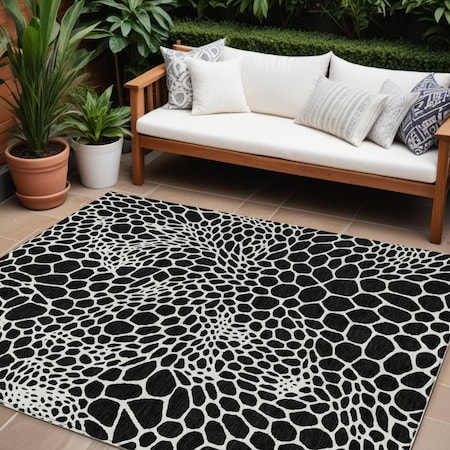 Homeroots 10' X 14' Black And Ivory Geometric Washable Indoor Outdoor Area Rug 595060