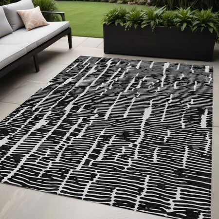 Homeroots 5' X 8' Black And Ivory Abstract Washable Indoor Outdoor Area Rug 588493