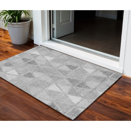 Homeroots 3' X 5' Gray Silver And Ivory Geometric Washable Indoor Outdoor Area Rug 583046