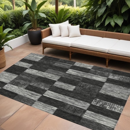 Homeroots 8' X 10' Black And Gray Geometric Washable Indoor Outdoor Area Rug 604854