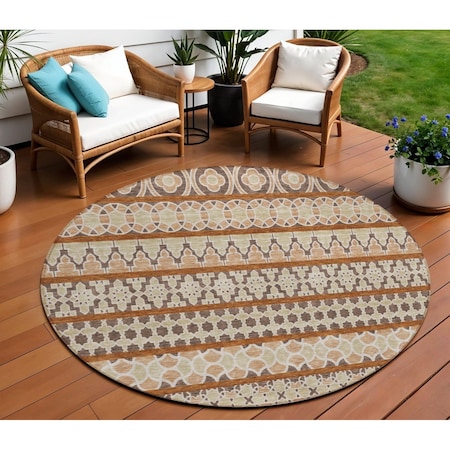 Homeroots 8' Chocolate And Taupe Round Quatrefoil Washable Indoor Outdoor Area Rug 583218