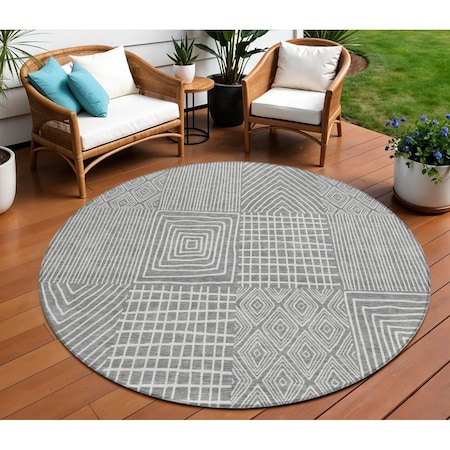 Homeroots 8' Gray And Ivory Round Geometric Washable Indoor Outdoor Area Rug 596934