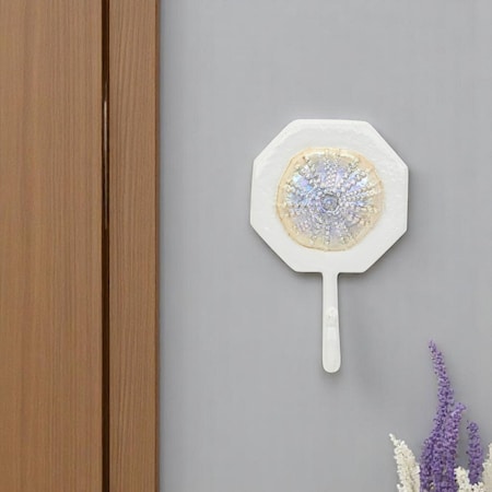 Homeroots 4" Pearl And White Cast Iron Sand Dollar Wall Hook 612080