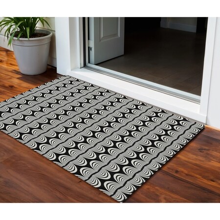 Homeroots 3' X 5' Black And Ivory Ogee Washable Indoor Outdoor Area Rug 601530