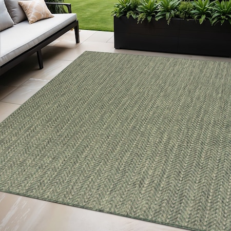 Homeroots 5' X 7' Green Geometric Indoor Outdoor Area Rug 572783