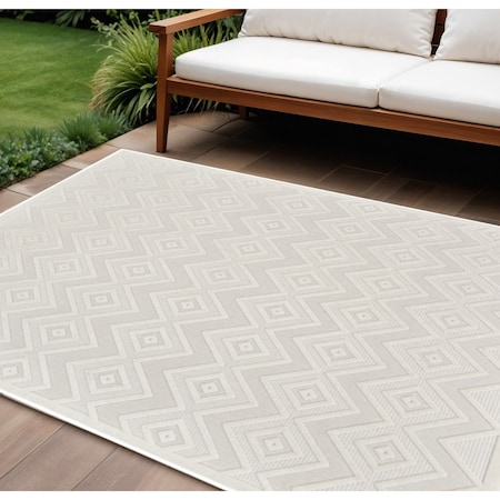 Homeroots 12' X 15' Ivory And White Geometric Indoor Outdoor Area Rug 551514