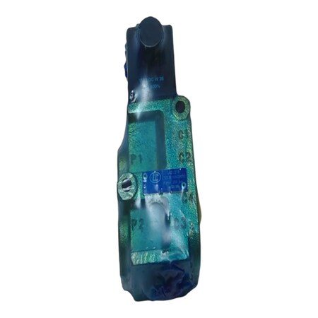 John Deere REAR DIVERTER VALVE OIL CO, JOHN DEERE OEM AZ72218 AZ72218