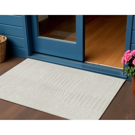 Homeroots 3' X 5' Ivory And Beige Geometric Washable Indoor Outdoor Area Rug 596938