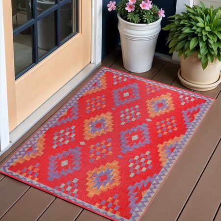 Homeroots 3' X 5' Red Geometric Indoor Outdoor Area Rug 555627