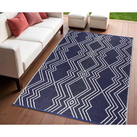 Homeroots 4' X 6' Blue Geometric Machine Braided Distressed Area Rug With UV Protection 555634