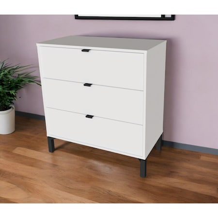 Homeroots 30" White Three Drawer Dresser 533811