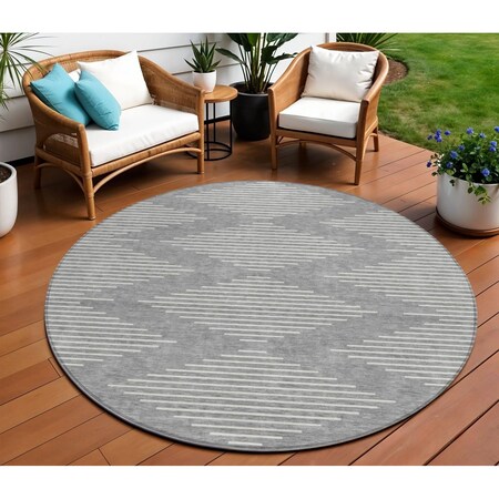 Homeroots 8' Gray And Ivory Round Geometric Washable Indoor Outdoor Area Rug 598576