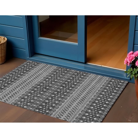 Homeroots 3' X 5' Gray Silver And Charcoal Tribal Washable Indoor Outdoor Area Rug 582566