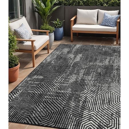 Homeroots 5' X 8' Black And Ivory Geometric Washable Indoor Outdoor Area Rug 594522