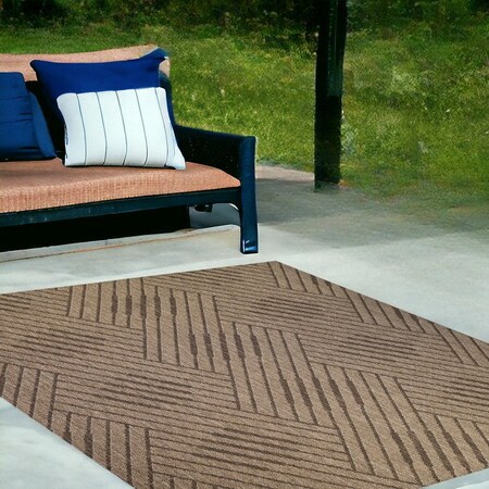 Homeroots 4' X 6' Beige Geometric Stain Resistant Indoor Outdoor Area Rug 531619