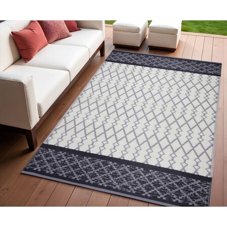 Homeroots 4' X 6' Gray Geometric Indoor Outdoor Area Rug 555587