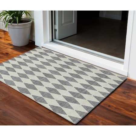 Homeroots 3' X 5' Gray And Ivory Geometric Washable Indoor Outdoor Area Rug 577043