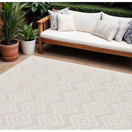 Homeroots 9' X 12' Ivory And White Indoor Outdoor Area Rug 522118
