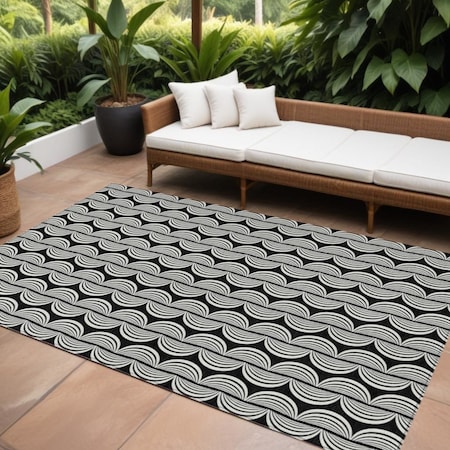 Homeroots 9' X 12' Black And Ivory Ogee Washable Indoor Outdoor Area Rug 601534