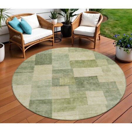 Homeroots 8' Artichoke Green Round Geometric Washable Indoor Outdoor Area Rug 608258