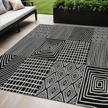 Homeroots 5' X 8' Black And Ivory Geometric Washable Indoor Outdoor Area Rug 596903