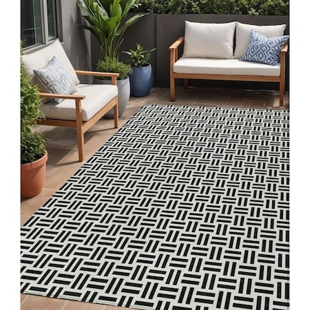 Homeroots 5' X 8' Black And Ivory Geometric Washable Indoor Outdoor Area Rug 614720