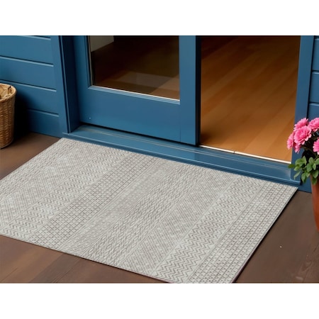 Homeroots 3' X 5' Beige And Ivory Chevron Washable Indoor Outdoor Area Rug 612232