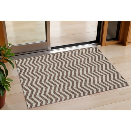 Homeroots 3' X 5' Brown And Beige Chevron Washable Indoor Outdoor Area Rug 595301