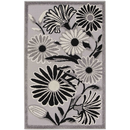 Homeroots 3' X 4' Black and White Floral Indoor Outdoor Area Rug 527635