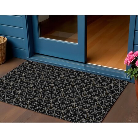 Homeroots 3' X 5' Black And Ivory Geometric Washable Indoor Outdoor Area Rug 596716