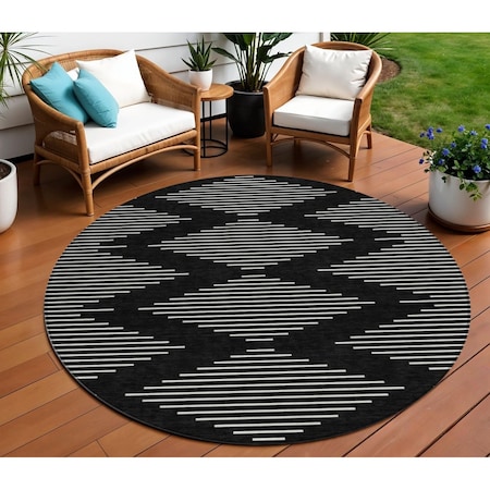 Homeroots 8' Black And Ivory Round Geometric Washable Indoor Outdoor Area Rug 598534