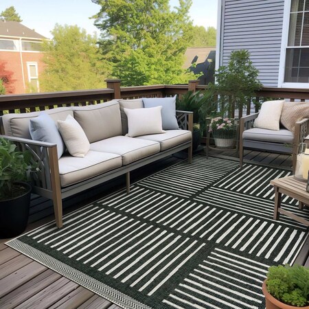 World Rug Gallery Contemporary Stripe Weather Resistant Reversible Indoor/Outdoor Rug 5 ft x 7 ft Black WR113BLACK5X7
