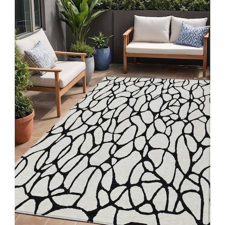Homeroots 5' X 8' Ivory And Black Geometric Washable Indoor Outdoor Area Rug 599203