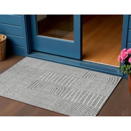 Homeroots 3' X 5' Gray And Ivory Geometric Washable Indoor Outdoor Area Rug 596932