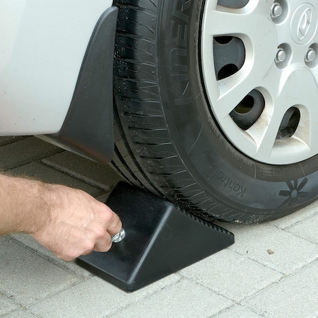 Blubird Blubird Rubber Wheel Chock with Eye Bolt BBRWC02