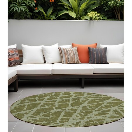 Homeroots 8' Round Green Round Abstract Washable Non Skid Indoor Outdoor Area Rug 559645