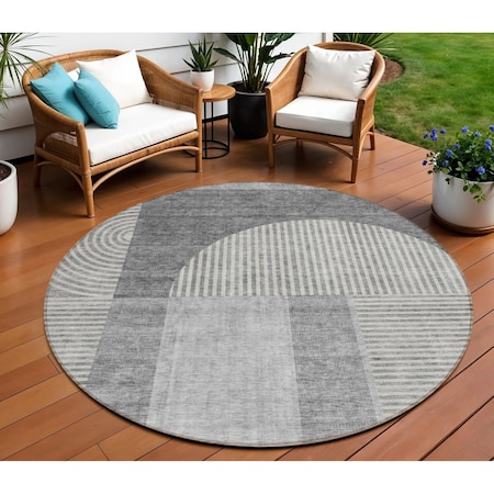 Homeroots 8' Gray Silver And Charcoal Round Geometric Washable Indoor Outdoor Area Rug 582718